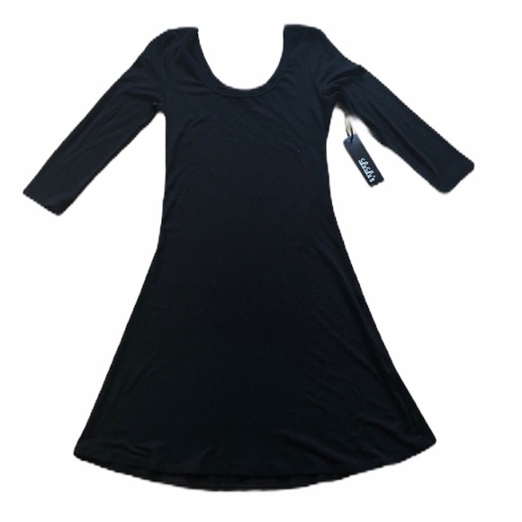 Lulus Dresses & Skirts - NWT Lulu’s bkack 3/4 sleeve stretchy fit & flair dress
